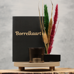 Sfeervolle horeca tafel planken met kaarthouder zand | Dining Deco