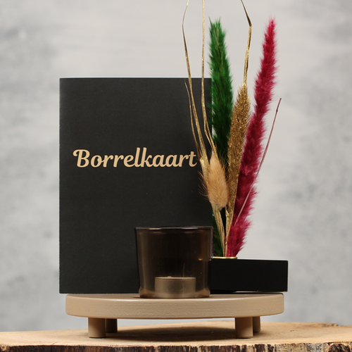Sfeervolle horeca tafel planken met kaarthouder zand | Dining Deco