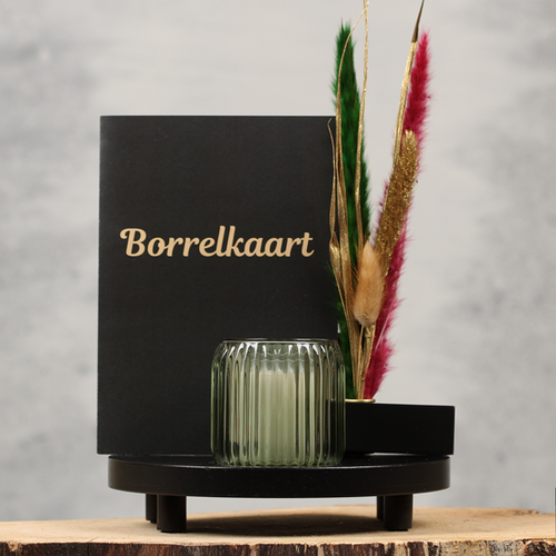 Sfeervolle tafeldecoratie planken met kaarthouder | Dining Deco
