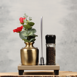 Smaakvolle tafelstandaard met uitsparingen en kaartklem | Dining Deco