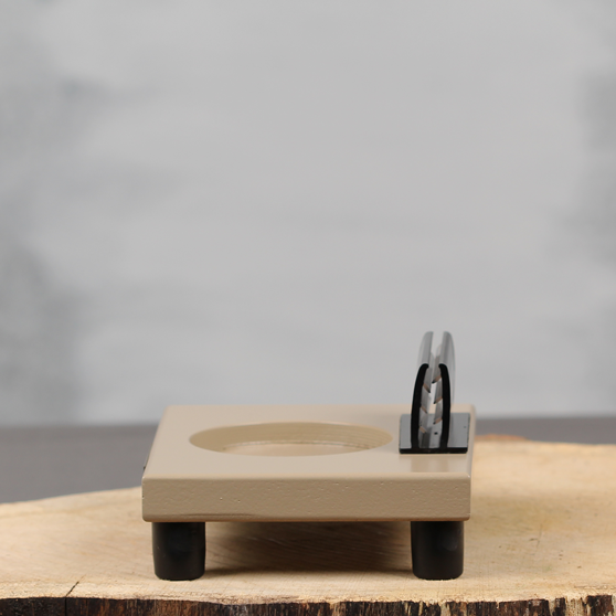 Plankje zand met menukaartklem | Dining deco