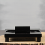Zwarte plank met uitsparingen en kaartklem | Dining Deco