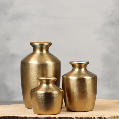 Goudkleurige vaasjes | Dining Deco